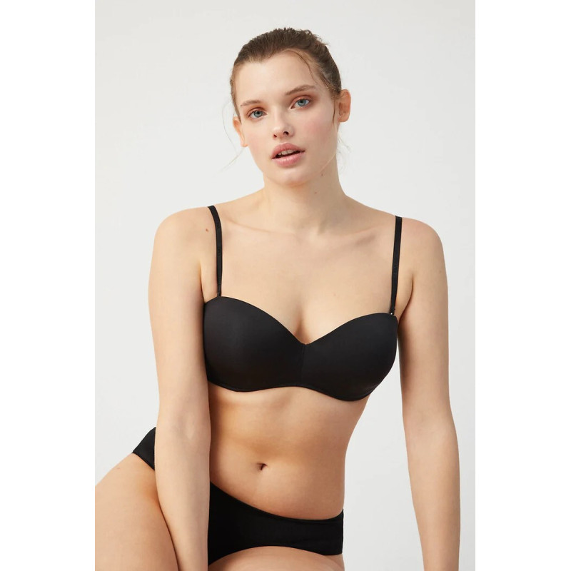 Ysabel Mora rinnahoidja