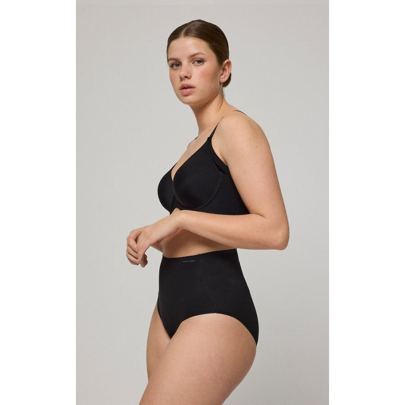 Ysabel Mora salenemist aluspüksid