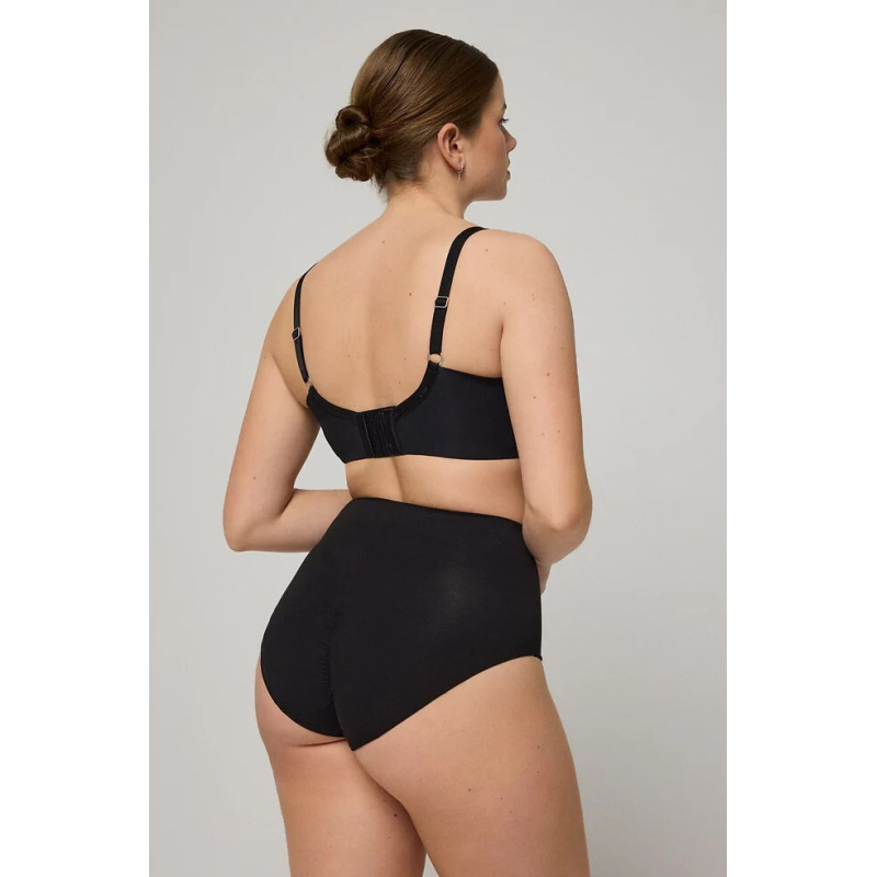 Ysabel Mora salenemist aluspüksid