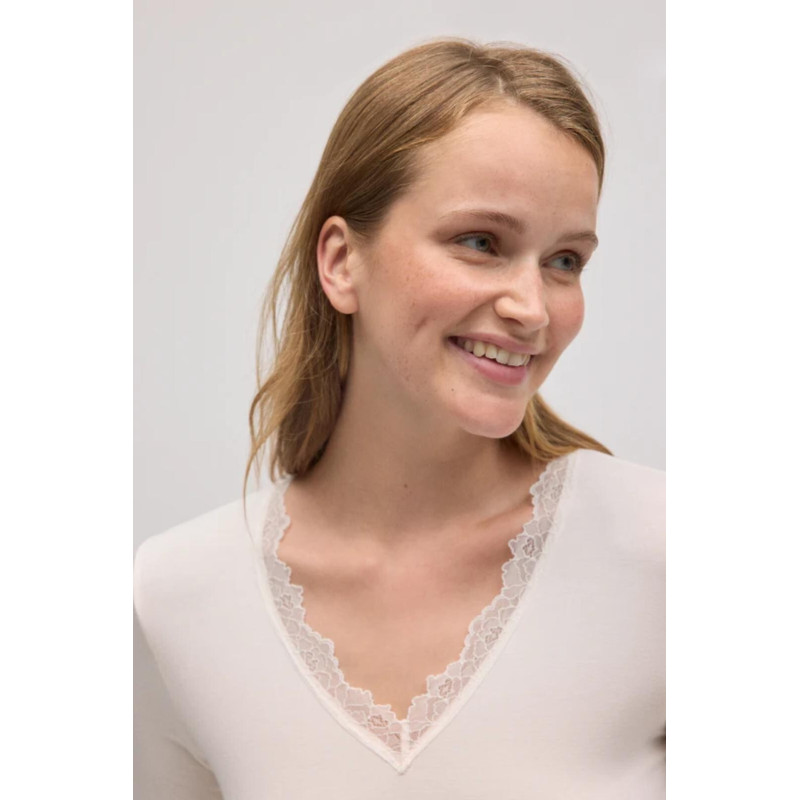 Ysabel Mora pikkade varrukatega särk