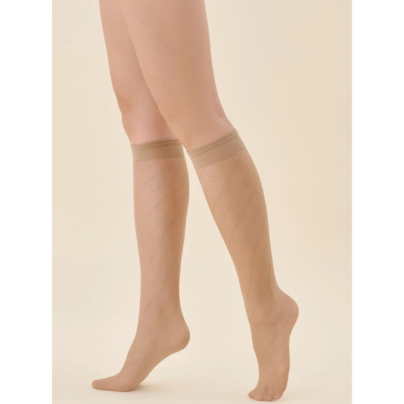 Gabriella sokid põlvini